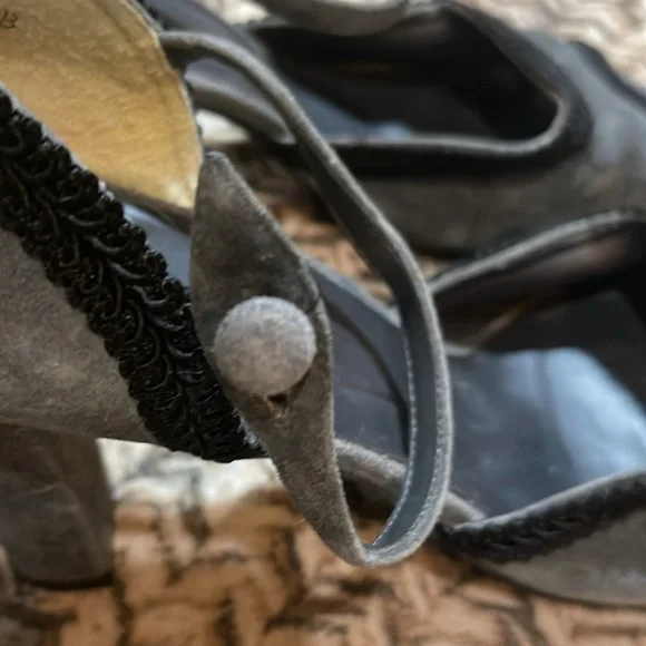 Vintage Newport News Gray Suede Women's Heels - Picture 9 of 10